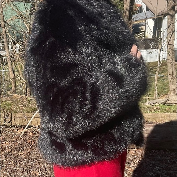 Gorgeous faux black fox fur coat with wide lapel. Size 8-10. - Picture 3 of 11